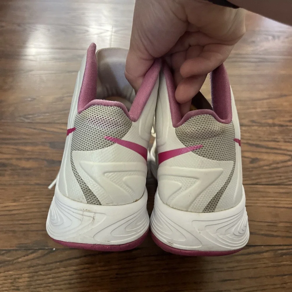 Nike Breast Cancer Ribbon Hyperfuse White Pink Shoe 525021-101 Women's Size 8